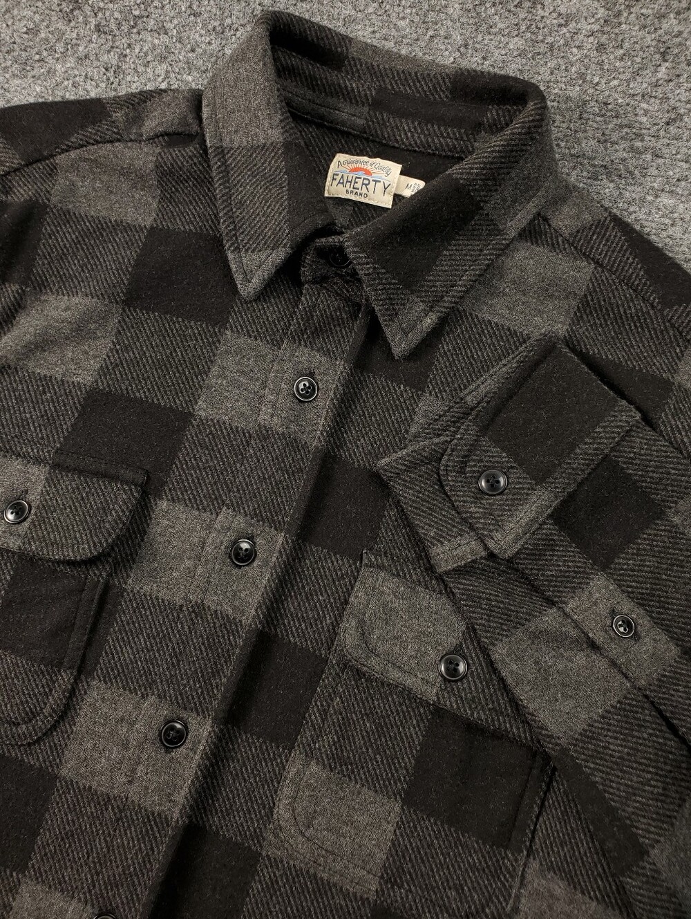 Faherty Legend Sweater Shirt Mens Medium Charcoal Black Buffalo Plaid Flannel
